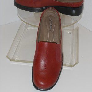 AUDITIONS BURGUNDY LEATHER CLOGS SIZE 10.5